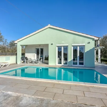 Βίλα House *